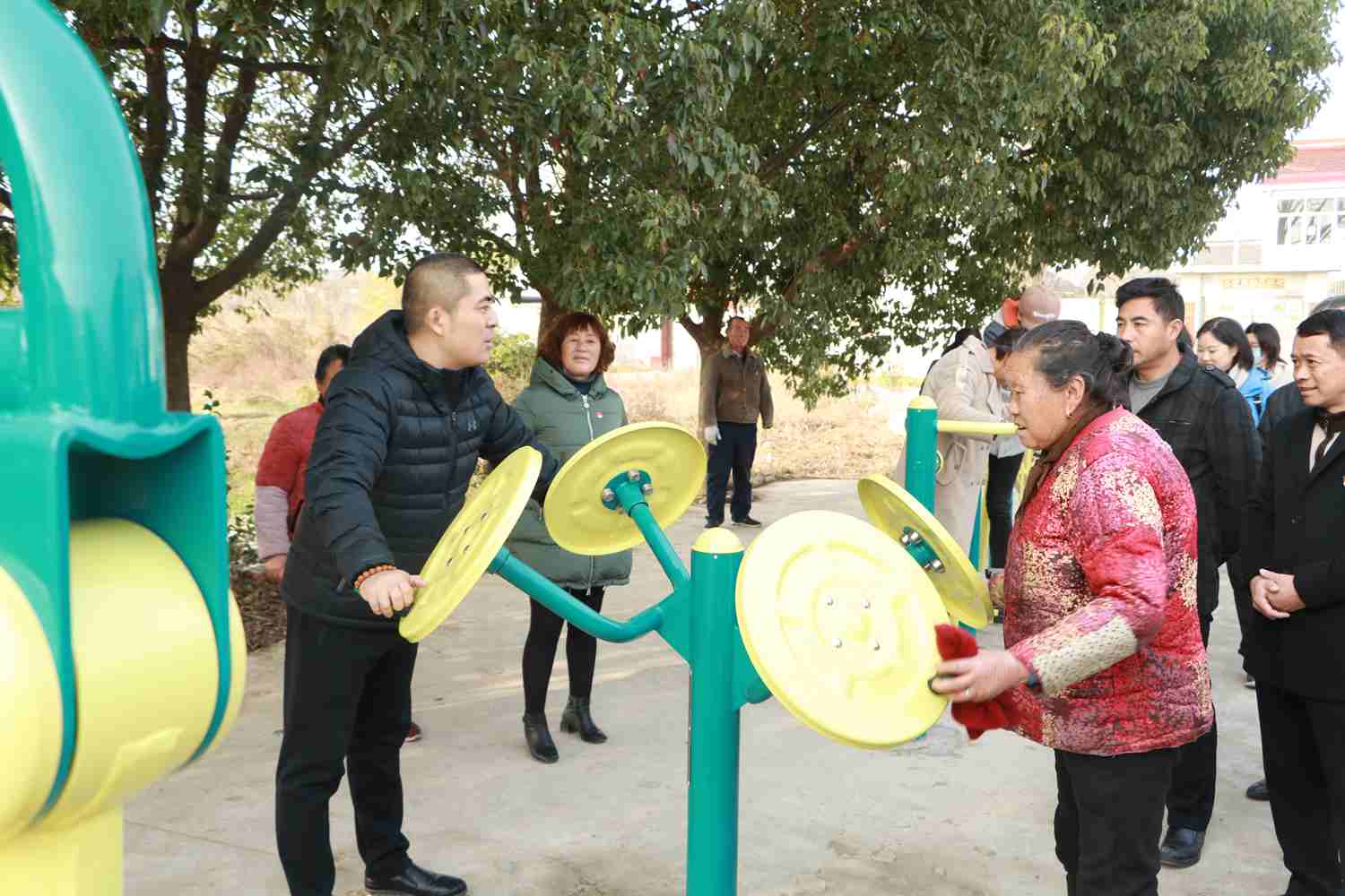 蘇體實(shí)業(yè)黨支部開展“全民健身送進(jìn)村,共建共享共和諧”活動(dòng)