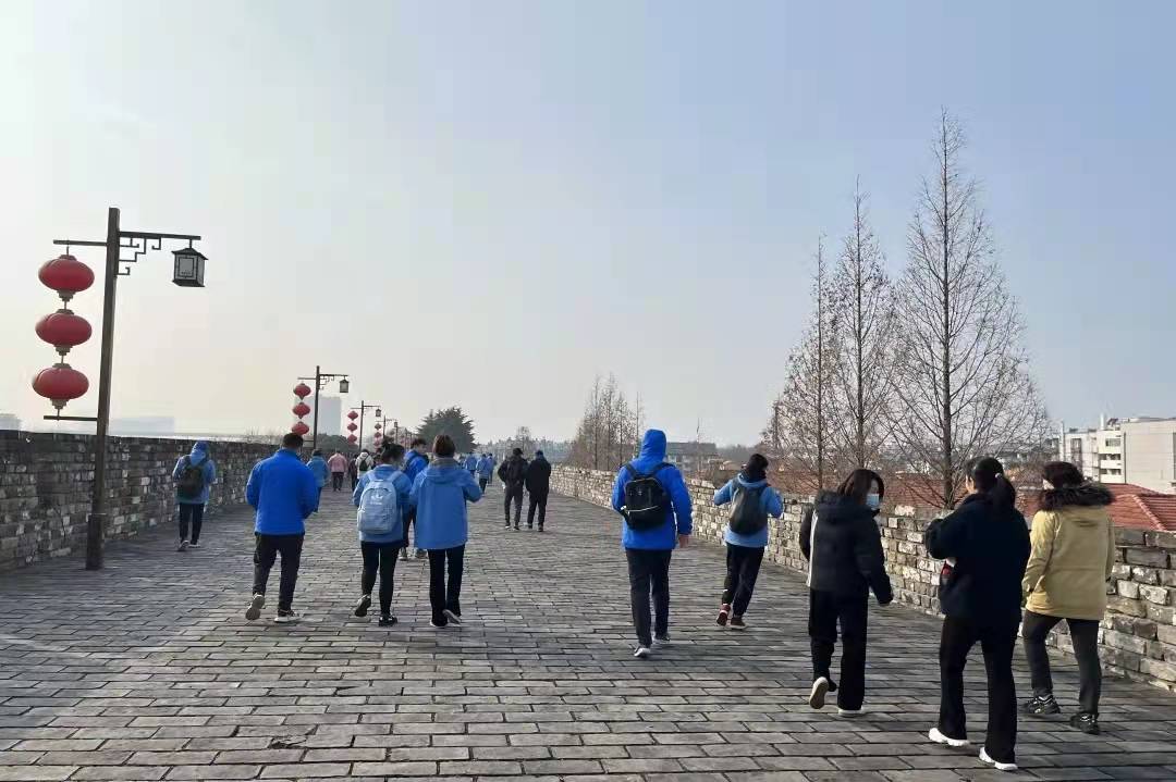 蘇體實業(yè)舉辦“踔厲奮發(fā) 篤行不怠”2022登高迎新·徒步明城墻活動