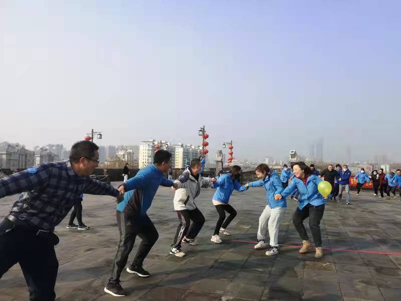 蘇體實業(yè)舉辦“踔厲奮發(fā) 篤行不怠”2022登高迎新·徒步明城墻活動