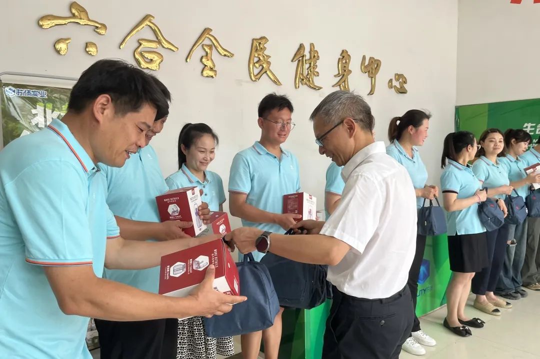 蘇體實業(yè)組織開展夏季安康“三送”活動